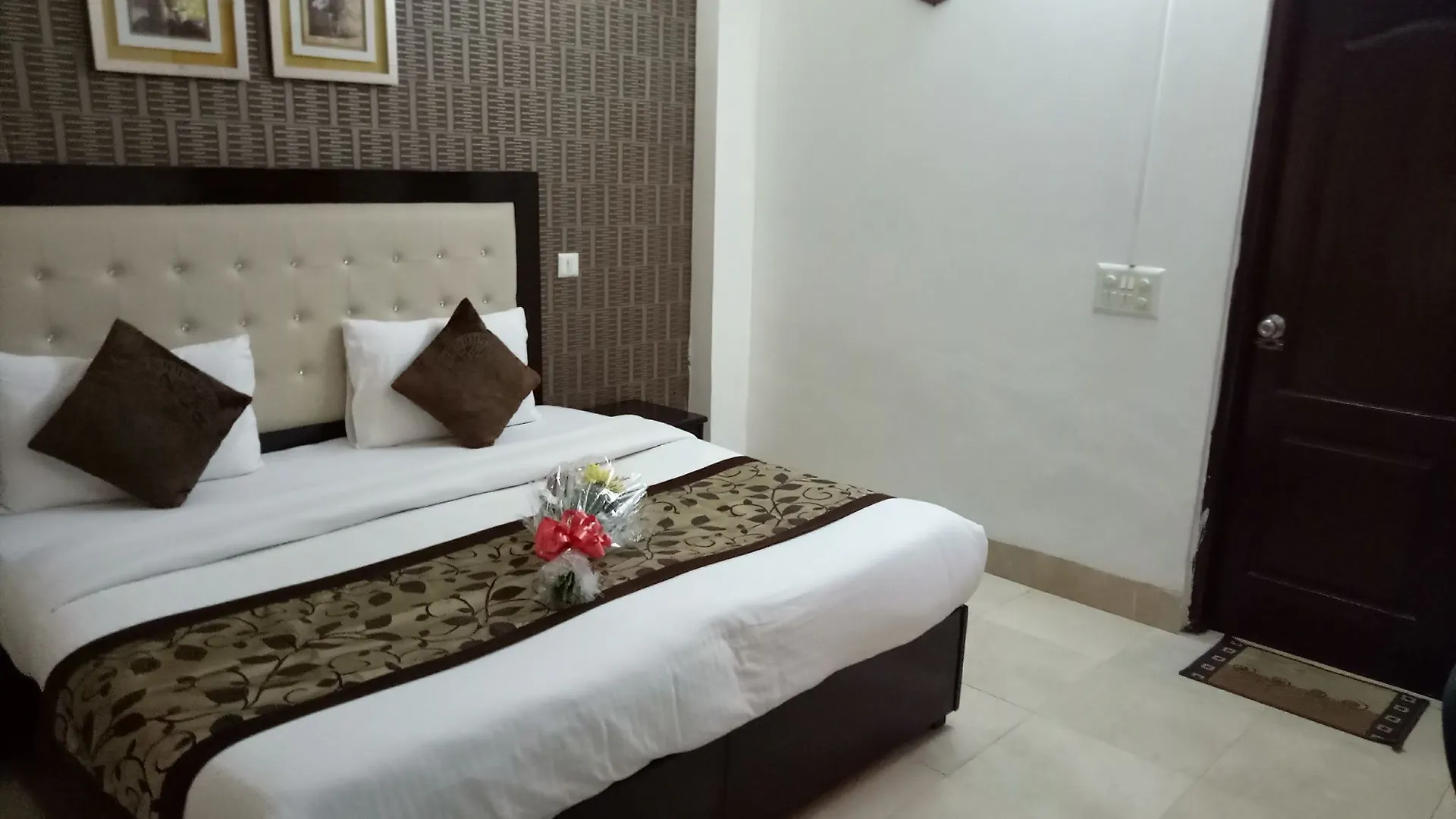 Olive Service Apartments Dlf Galleria Gurgaon India